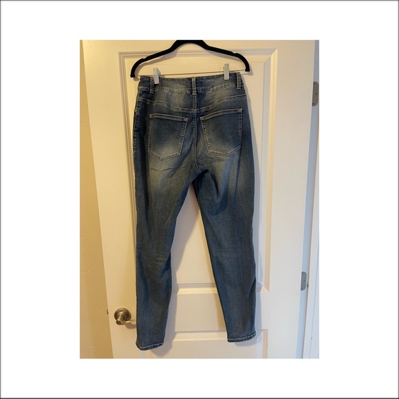 Maurices high rise jeggings, size M - Picture 3 of 3